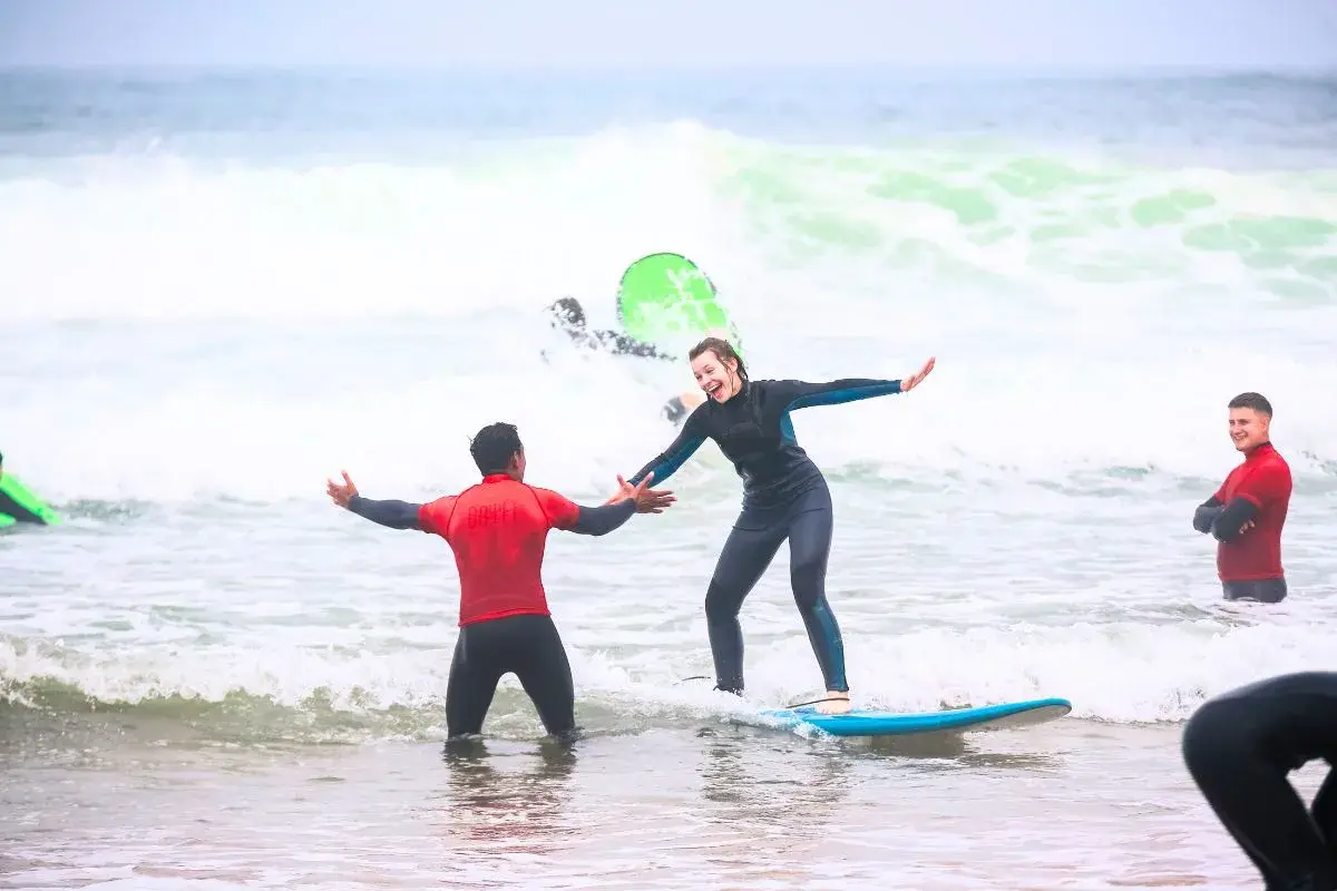 les premières vagues tenues, avec le moniteur