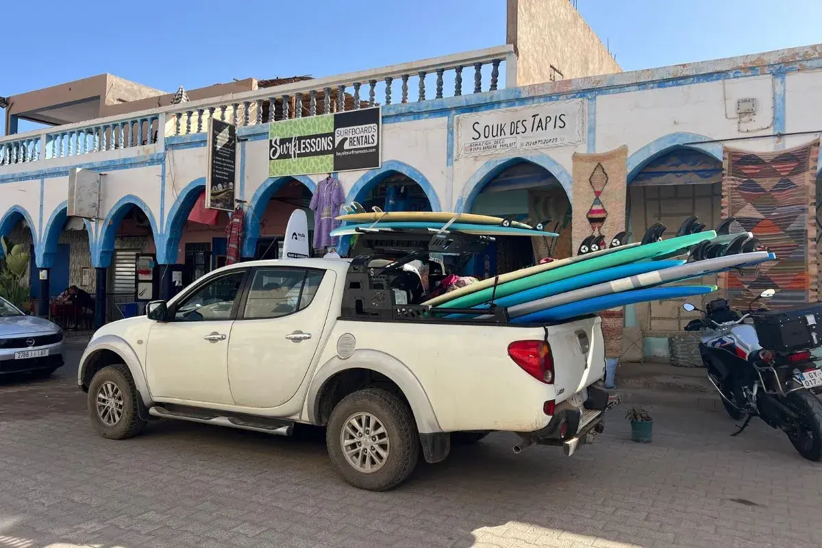 le 4×4 sur la piste, cap au sud
